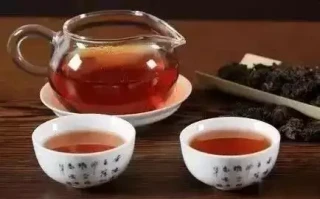 家里过期的茶，是扔还是留呢？56岁陈法蓉生图无滤镜，身材保持得很好，但是脸真的又老又垮了！